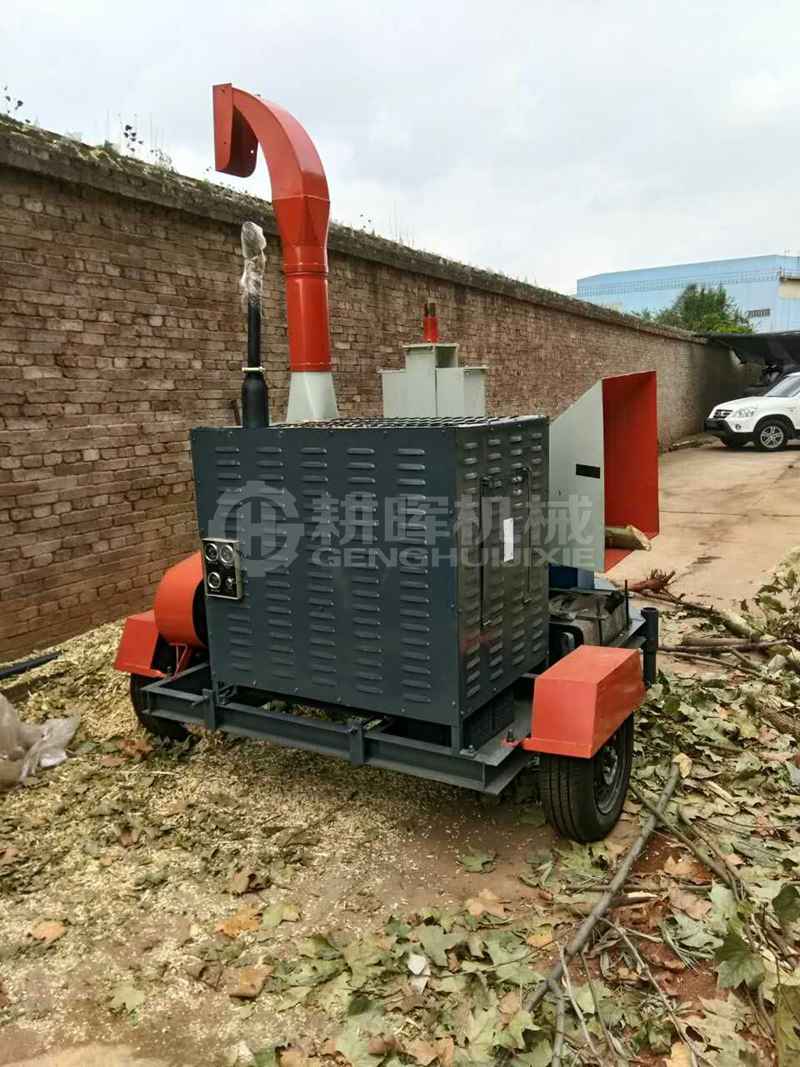 輪式園林粉碎機盤式園林粉碎機現(xiàn)場